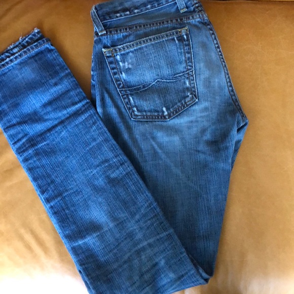 Distressed Lucky Brand Jeans! Size 2/26 :) - Picture 2 of 5